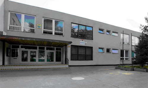 skola_hlavny_vchod